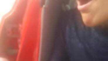 Kåta Jessie knullar porrfilm på nätet sin väns pojkvän