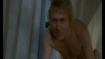 Klara Gold gör några ghettodanser på hans vuxenfilm online kuk