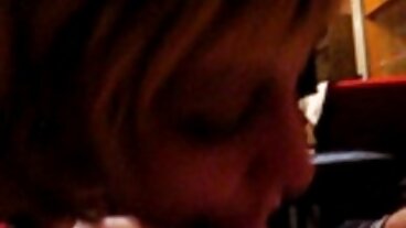 Butt gratis online porr plug Wielding Anal Queen Lily Glee sitter på Thickie