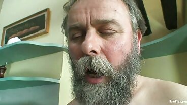 Professorn analyserar slampig vuxenfilmer på nätet collegeflicka
