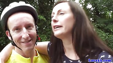 Ivy skyddar sin hemlighet med hjälp av gratis porr på nätet hennes strama rumpa