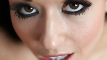 MILF Anissa Kate & hennes fitta besöker porrfilm online Stepson!