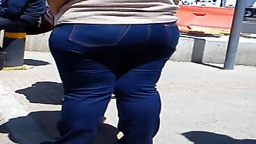 Cherie DeVille är jävligt flexibel porrfilm online