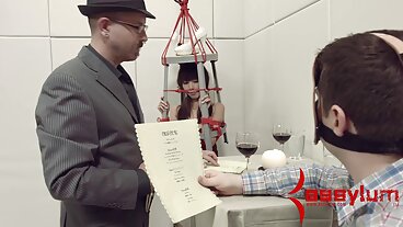Slynig flicka Katie Kush går gratis porrfilm på nätet igenom familjen