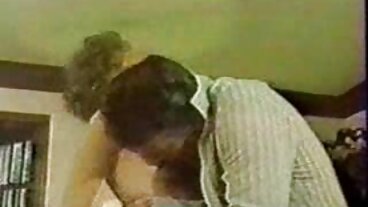 Yoga Chick har bra kurvor och vill ha en kuk! porrfilm på nätet