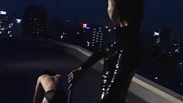Styvmamma suger och fälgar styvson för pengar porrfilm på nätet